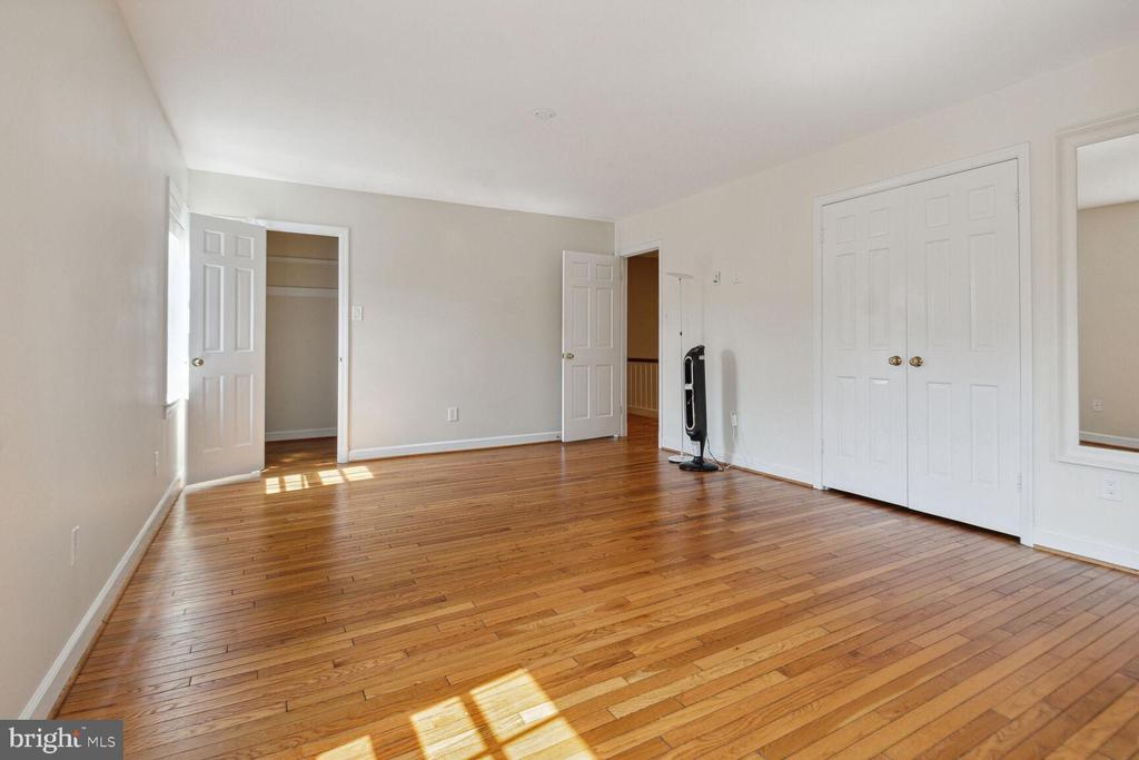 5201 WESTBARD AVENUE Unit: 27