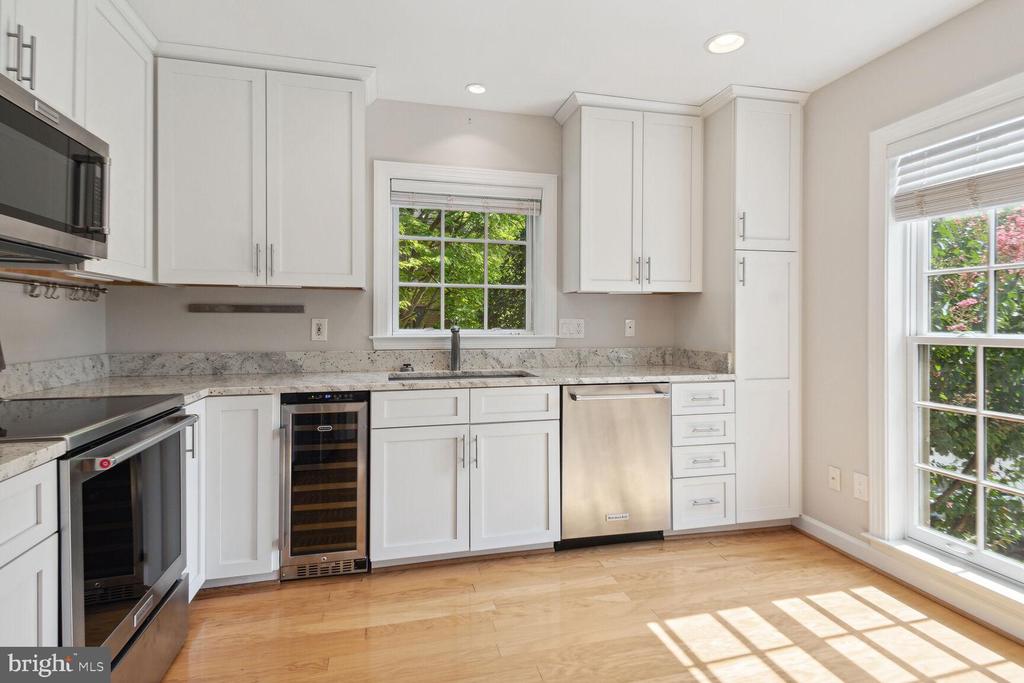 5201 WESTBARD AVENUE Unit: 27