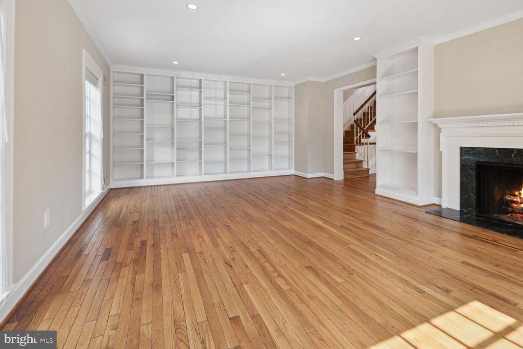 5201 WESTBARD AVENUE Unit: 27