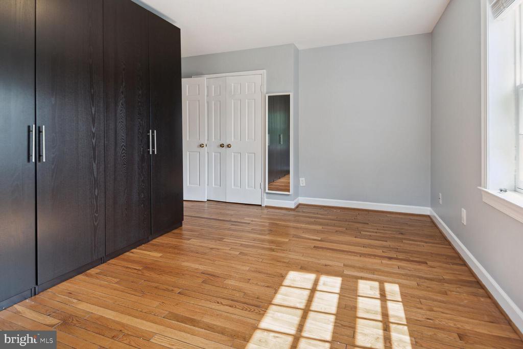 5201 WESTBARD AVENUE Unit: 27