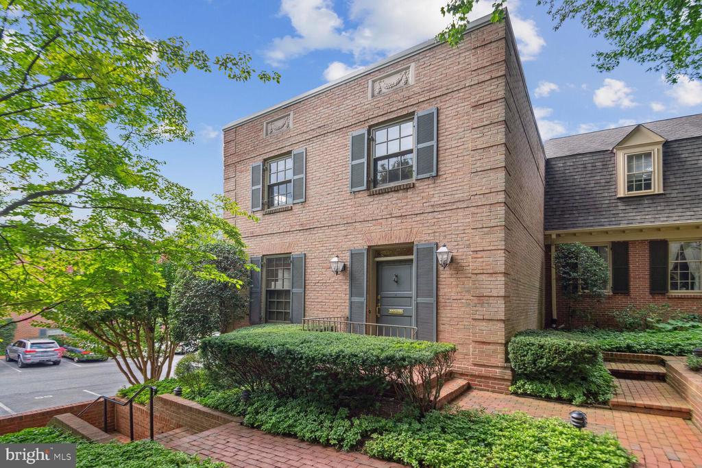 5201 WESTBARD AVENUE Unit: 27