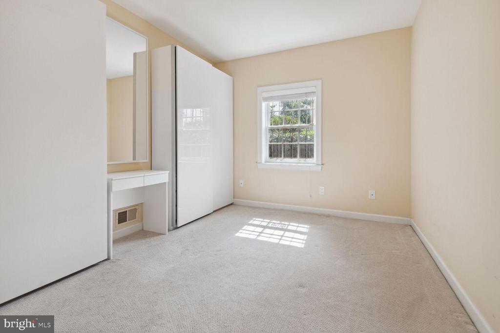 5201 WESTBARD AVENUE Unit: 27