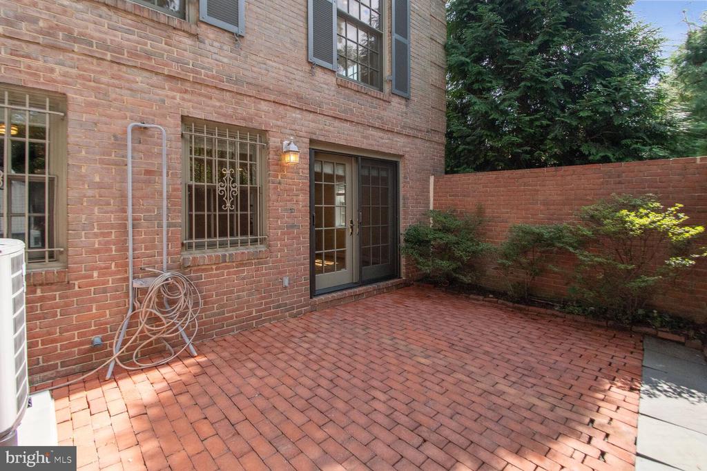 5201 WESTBARD AVENUE Unit: 27