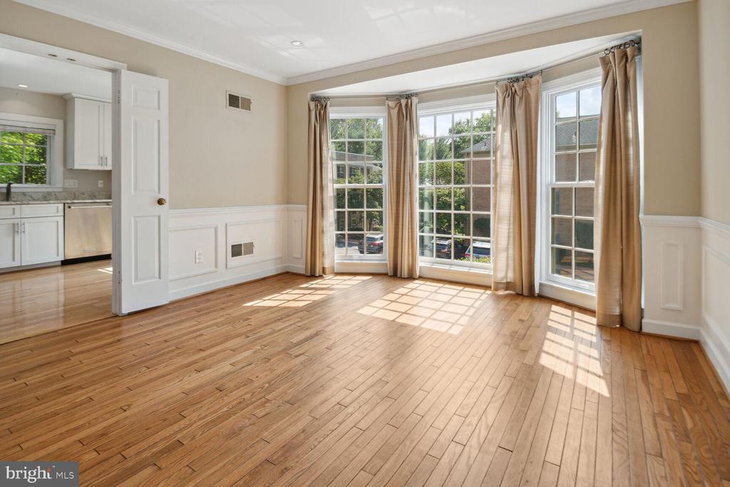 5201 WESTBARD AVENUE Unit: 27