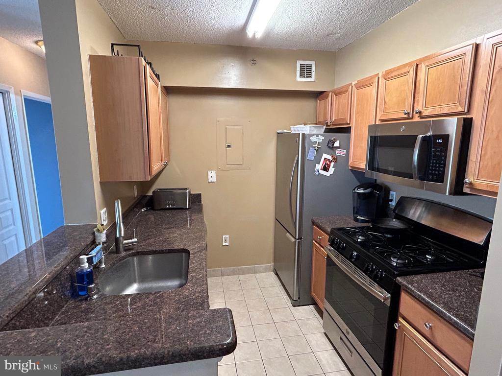 7111 WOODMONT AVENUE Unit: 401