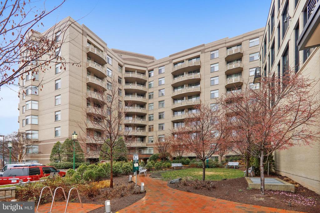 7111 WOODMONT AVENUE Unit: 401