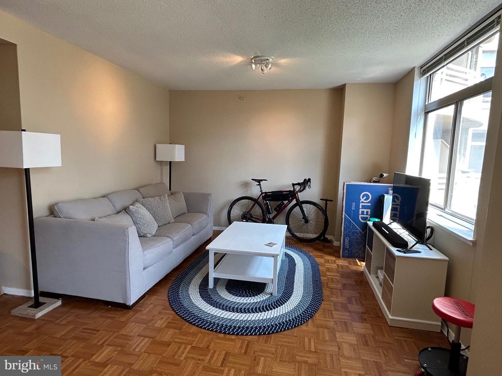 7111 WOODMONT AVENUE Unit: 401