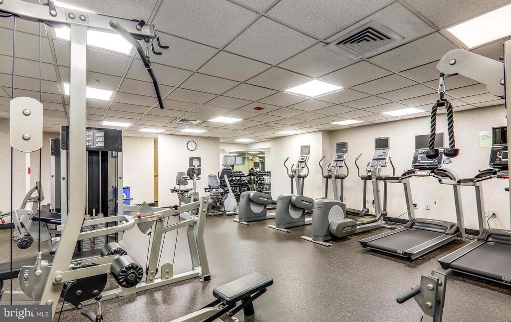 7111 WOODMONT AVENUE Unit: 401