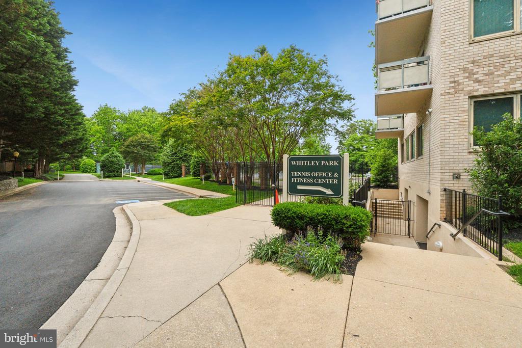 5450 WHITLEY PARK TERRACE Unit: 912