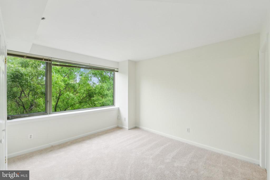5450 WHITLEY PARK TERRACE Unit: 912
