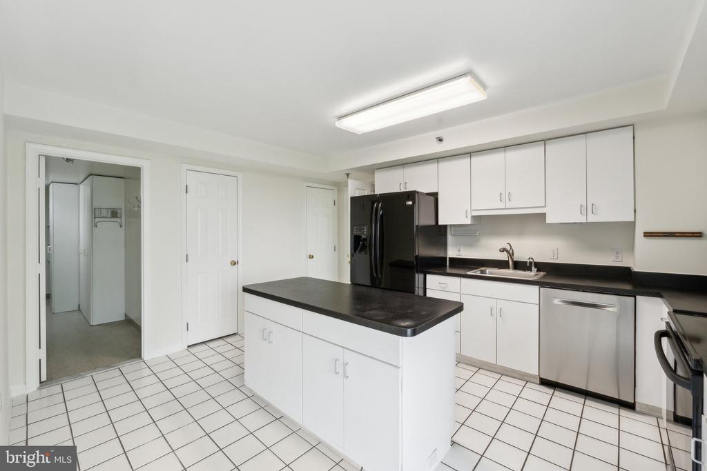 5450 WHITLEY PARK TERRACE Unit: 912