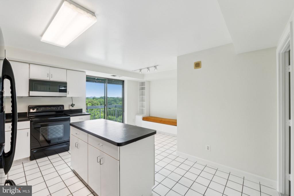 5450 WHITLEY PARK TERRACE Unit: 912