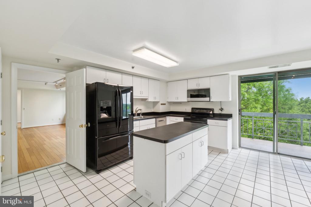 5450 WHITLEY PARK TERRACE Unit: 912
