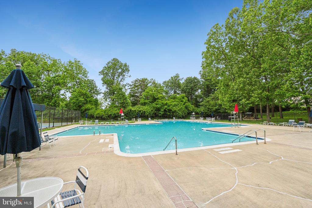 5450 WHITLEY PARK TERRACE Unit: 912