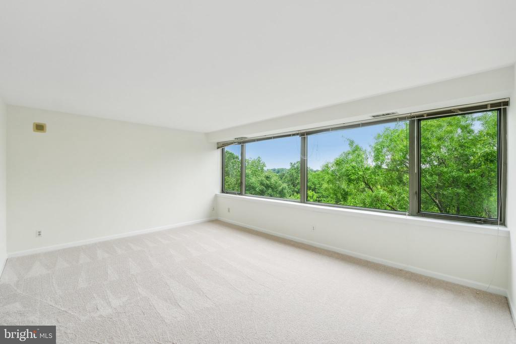 5450 WHITLEY PARK TERRACE Unit: 912