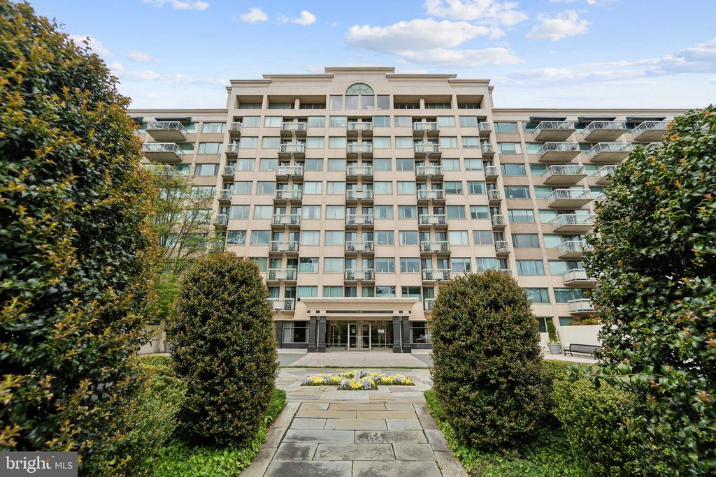 5450 WHITLEY PARK TERRACE Unit: 912
