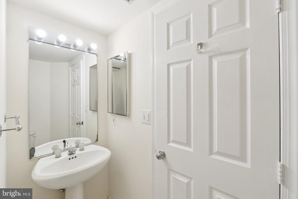 5450 WHITLEY PARK TERRACE Unit: 912