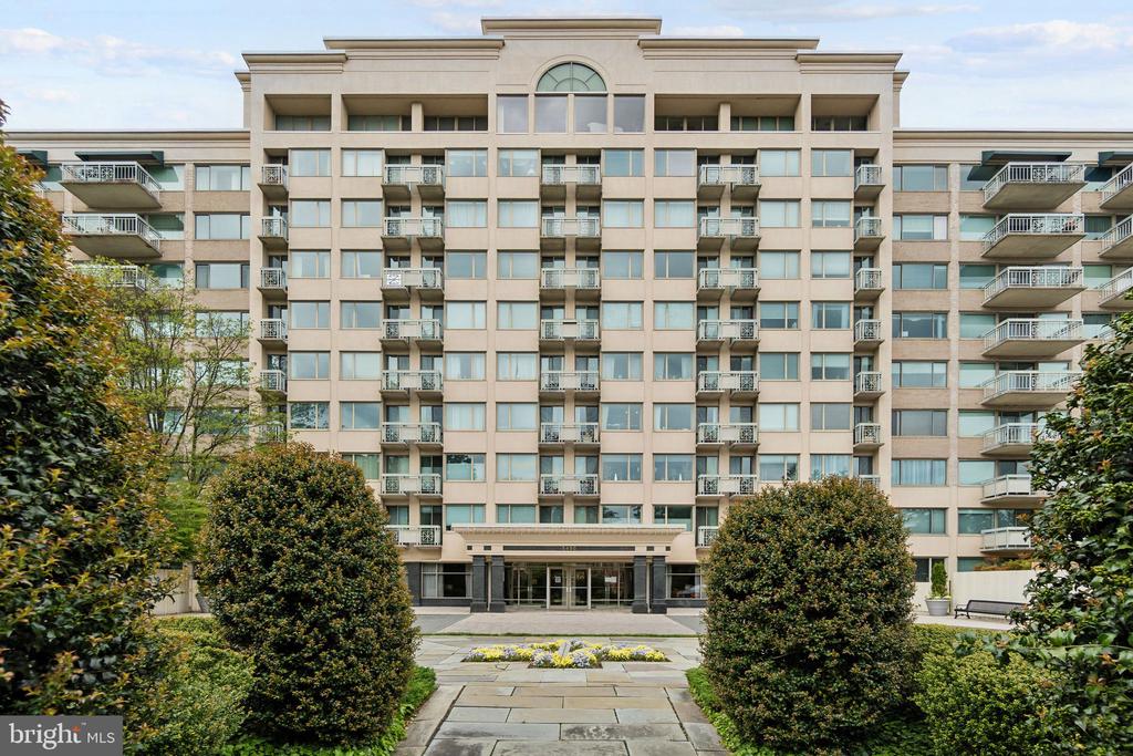 5450 WHITLEY PARK TERRACE Unit: 912