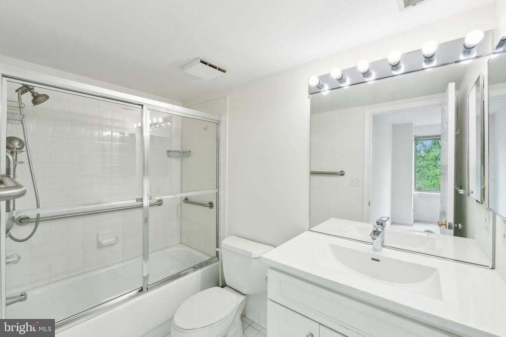 5450 WHITLEY PARK TERRACE Unit: 912