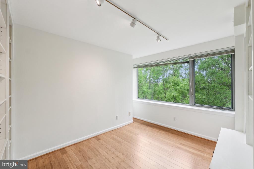 5450 WHITLEY PARK TERRACE Unit: 912