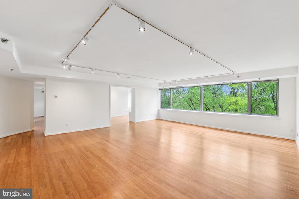 5450 WHITLEY PARK TERRACE Unit: 912
