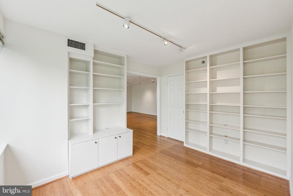 5450 WHITLEY PARK TERRACE Unit: 912