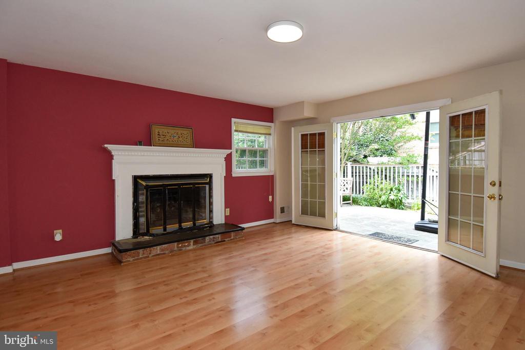 5303 DANBURY ROAD