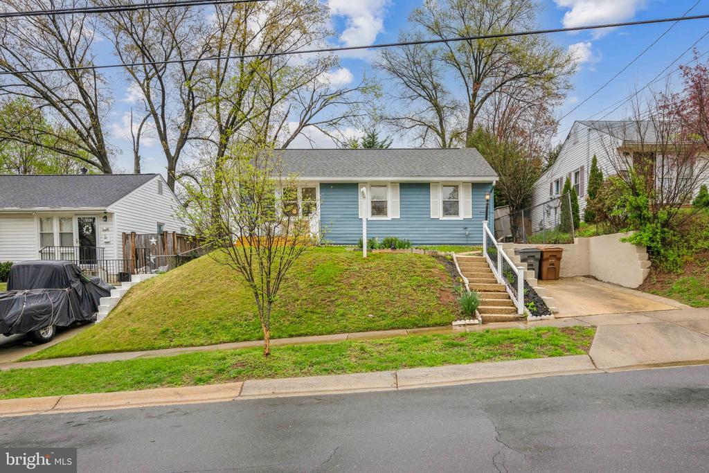 606 LINCOLN STREET