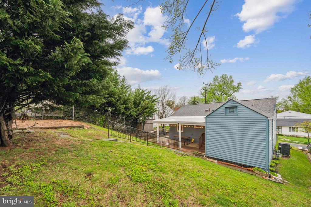 606 LINCOLN STREET