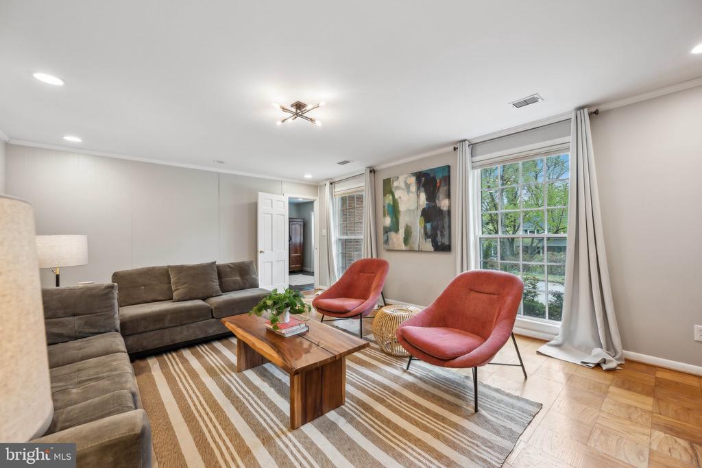 9601 BARROLL LANE