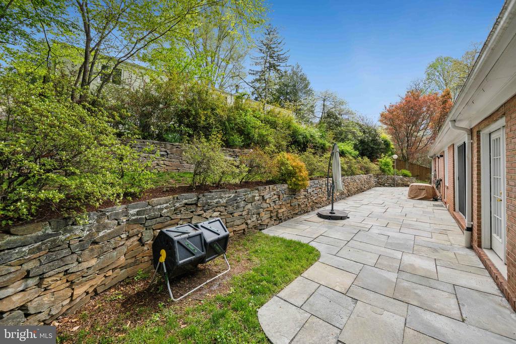 9601 BARROLL LANE