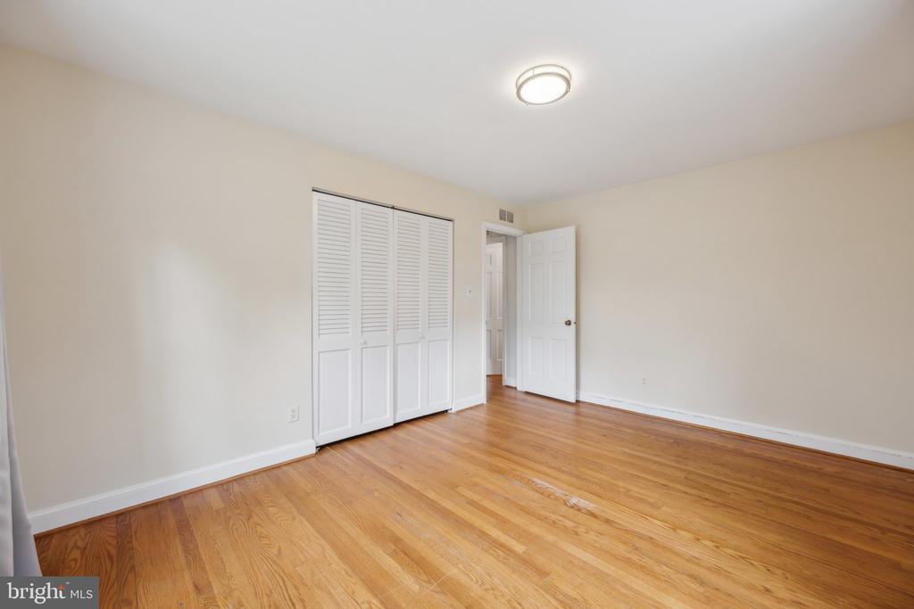 9601 BARROLL LANE