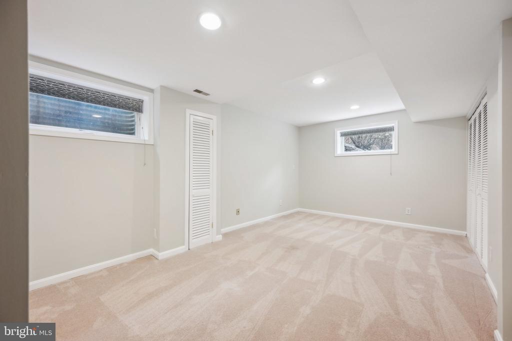 9601 BARROLL LANE