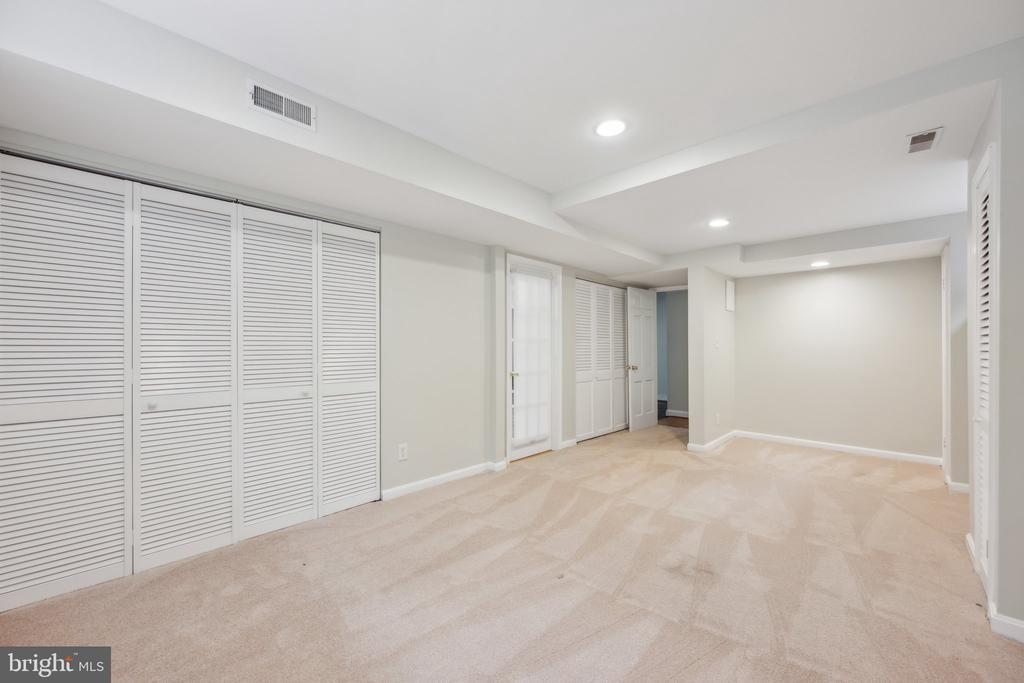 9601 BARROLL LANE