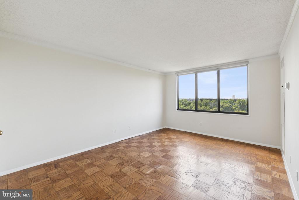 5225 POOKS HILL ROAD Unit: 1204S