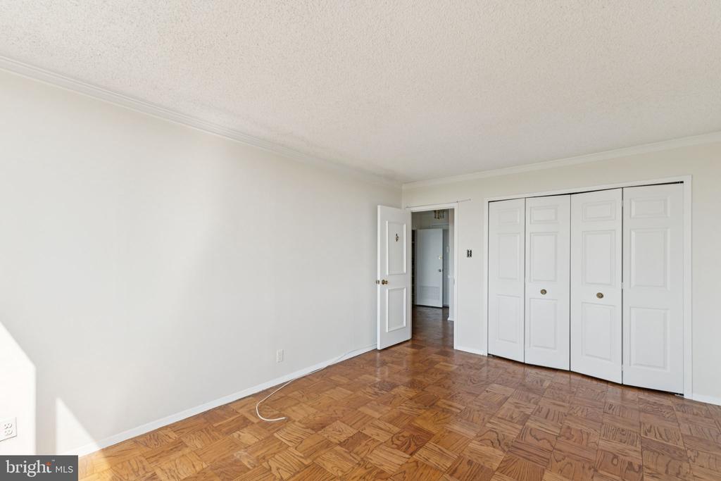 5225 POOKS HILL ROAD Unit: 1204S