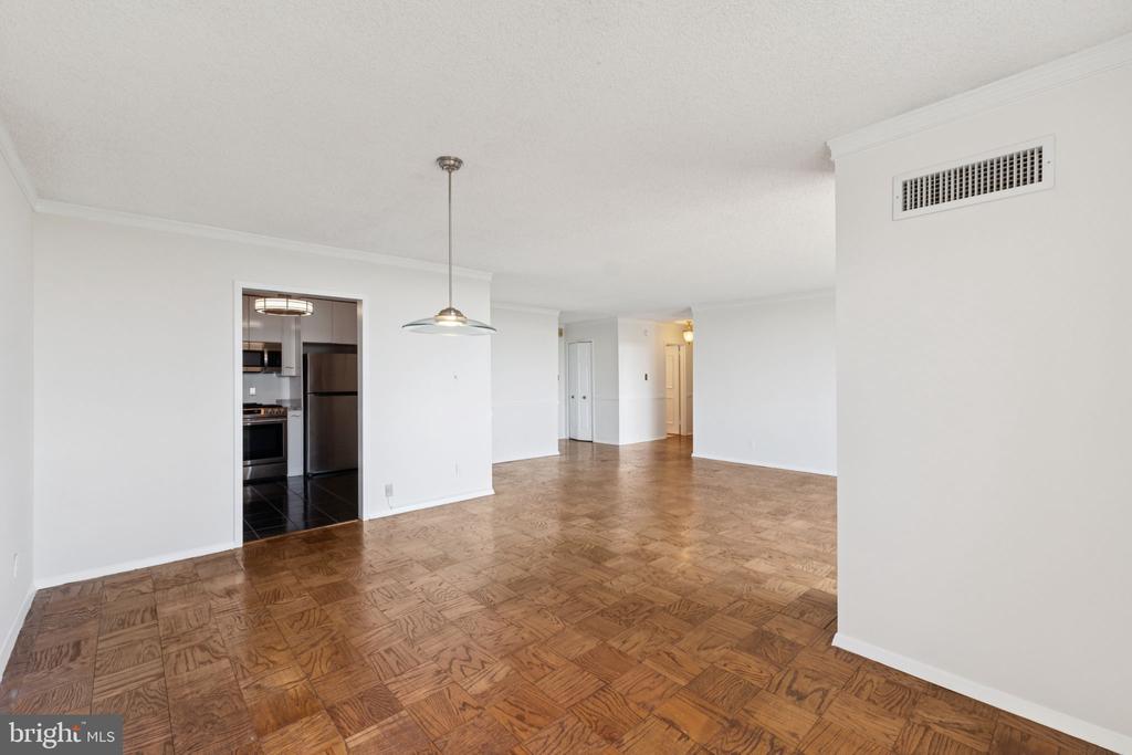 5225 POOKS HILL ROAD Unit: 1204S