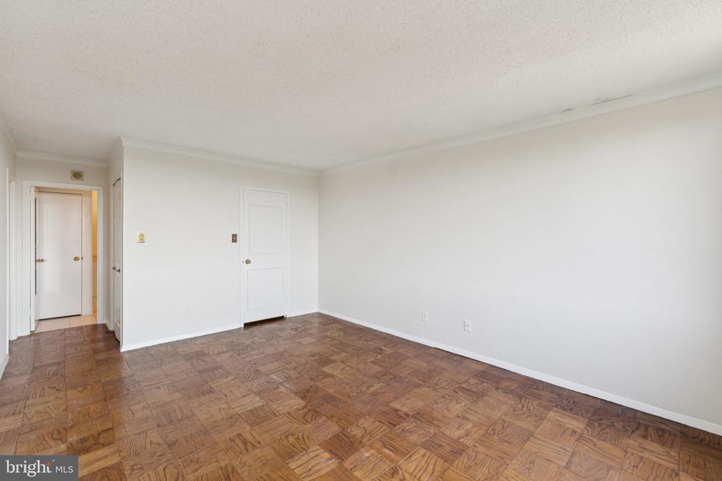 5225 POOKS HILL ROAD Unit: 1204S