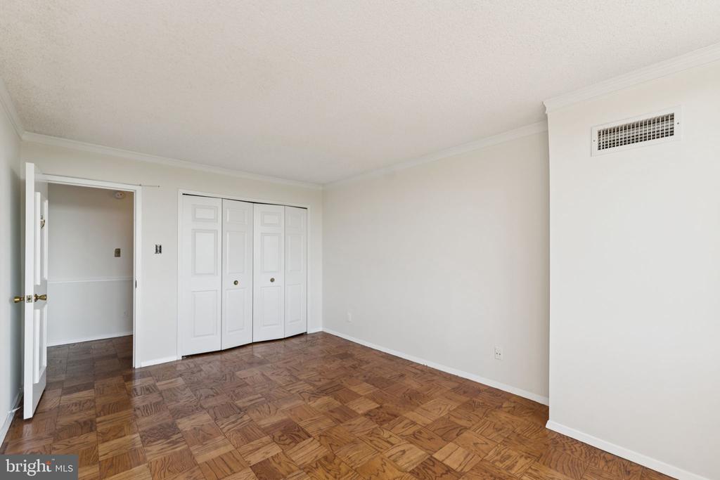 5225 POOKS HILL ROAD Unit: 1204S