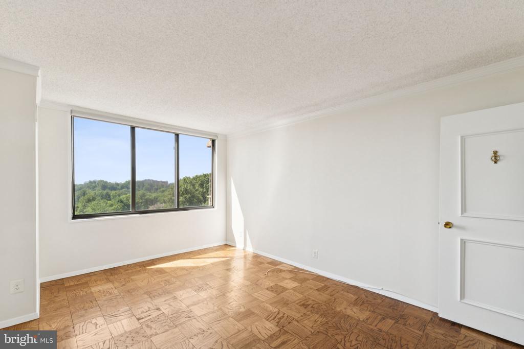 5225 POOKS HILL ROAD Unit: 1204S