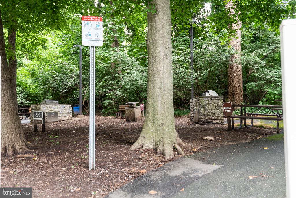 5225 POOKS HILL ROAD Unit: 1204S