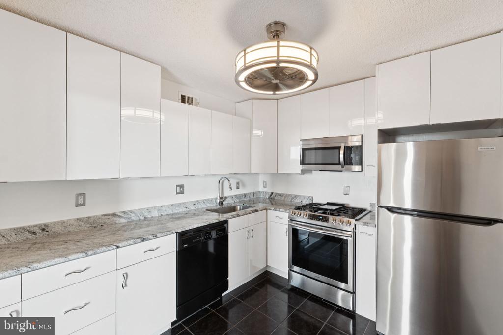 5225 POOKS HILL ROAD Unit: 1204S