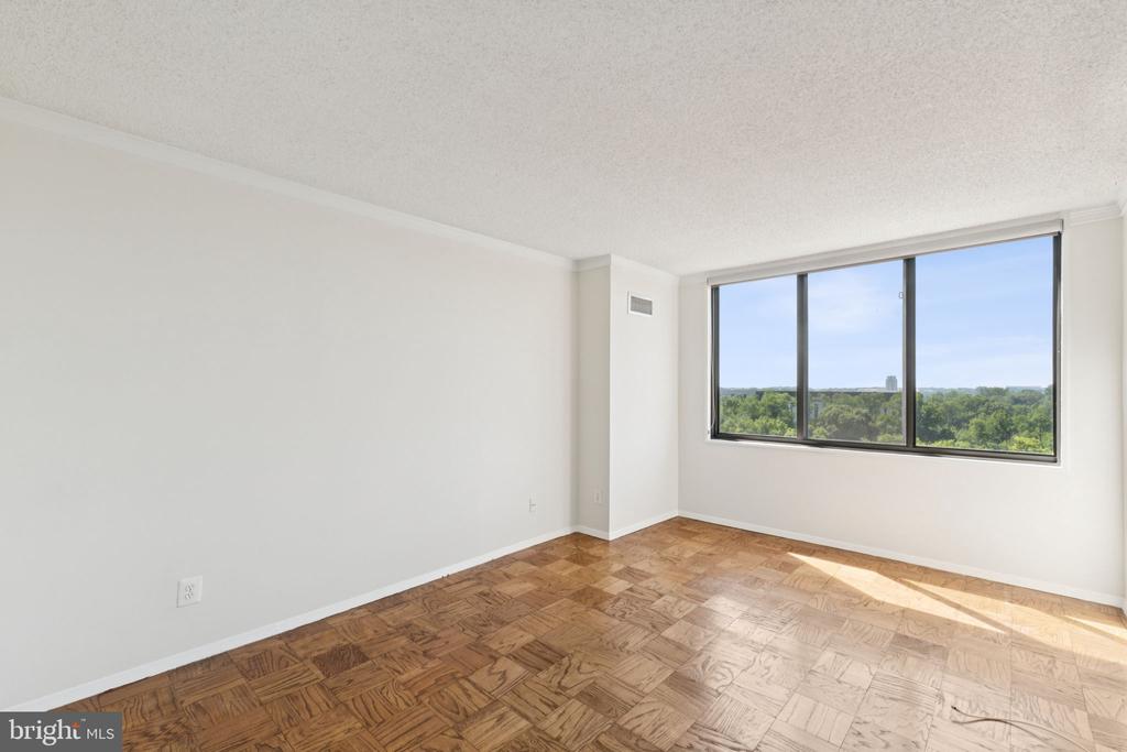 5225 POOKS HILL ROAD Unit: 1204S