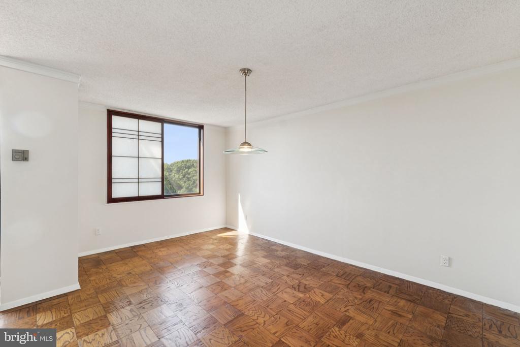 5225 POOKS HILL ROAD Unit: 1204S