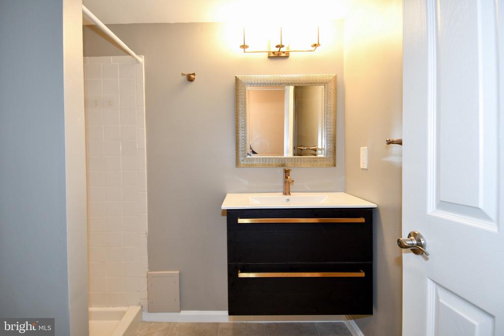 14632 TYNEWICK TERRACE Unit: 2-1463
