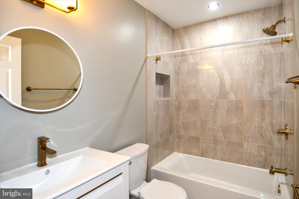 14632 TYNEWICK TERRACE Unit: 2-1463