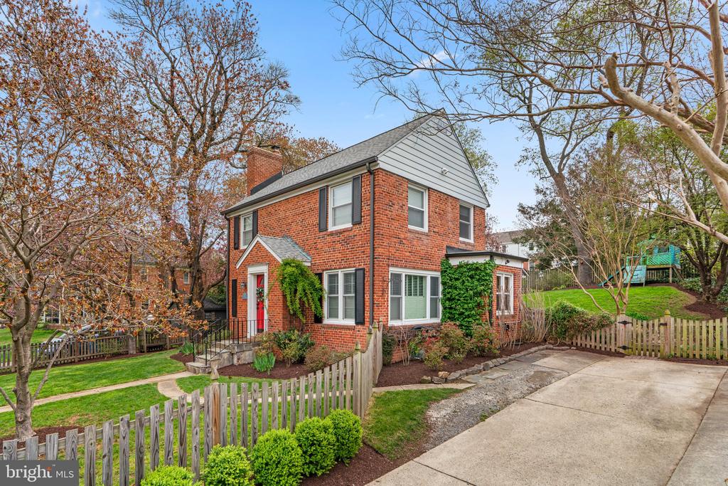 10205 WOODMOOR CIRCLE