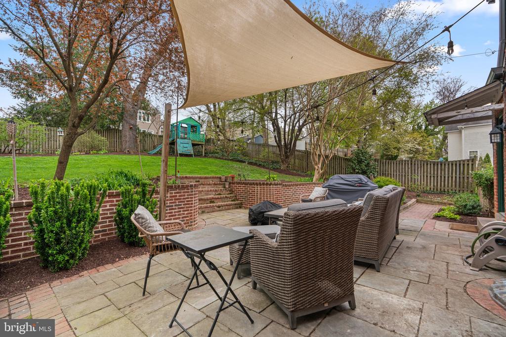 10205 WOODMOOR CIRCLE