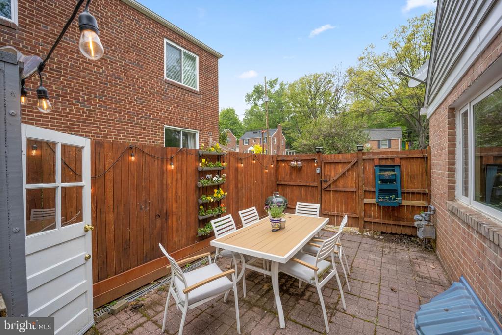 416 PENWOOD ROAD