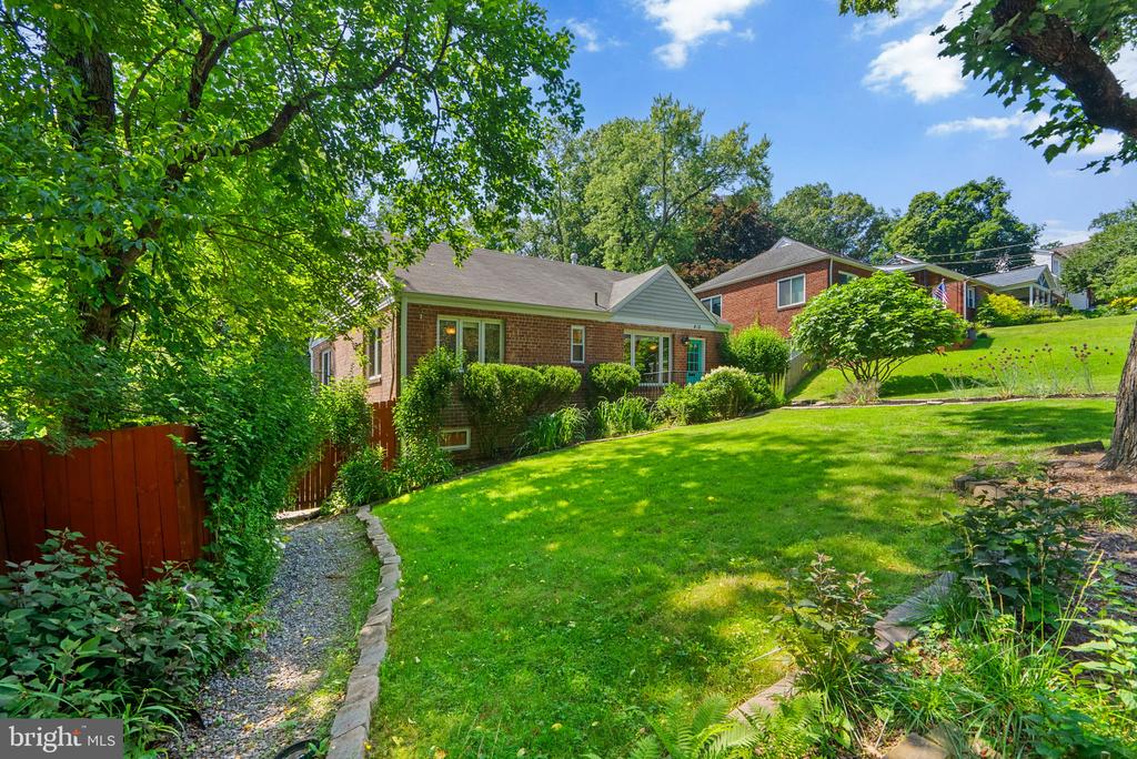 416 PENWOOD ROAD